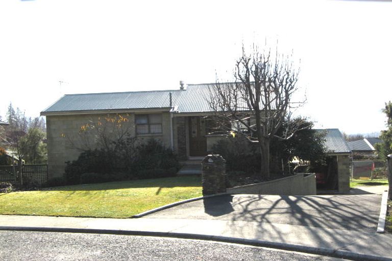 Photo of property in 12 Heuchan Lane, Wanaka, 9305