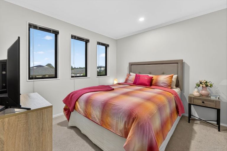Photo of property in 10 Yatterina Avenue, Takanini, 2112