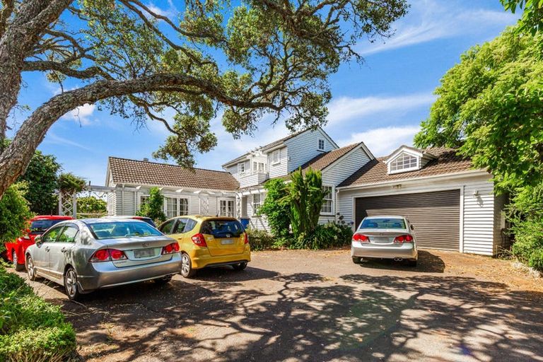 Photo of property in 107 Te Atatu Road, Te Atatu South, Auckland, 0610