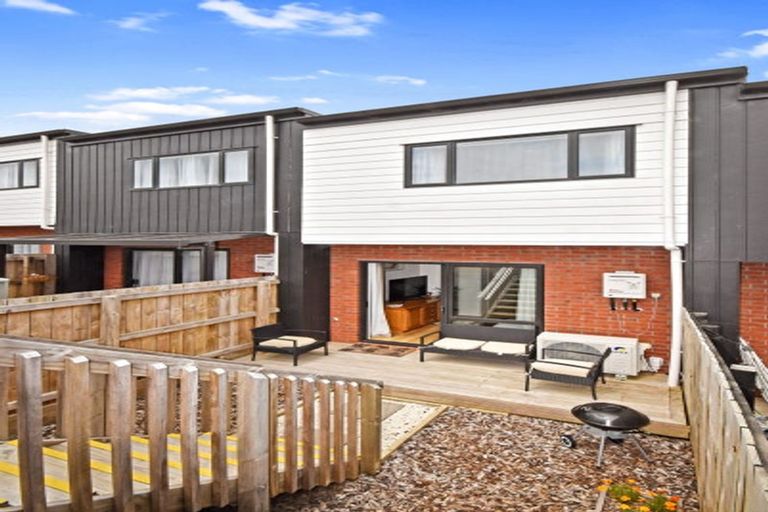 Photo of property in 10 Finstock Way, Rolleston, 7614