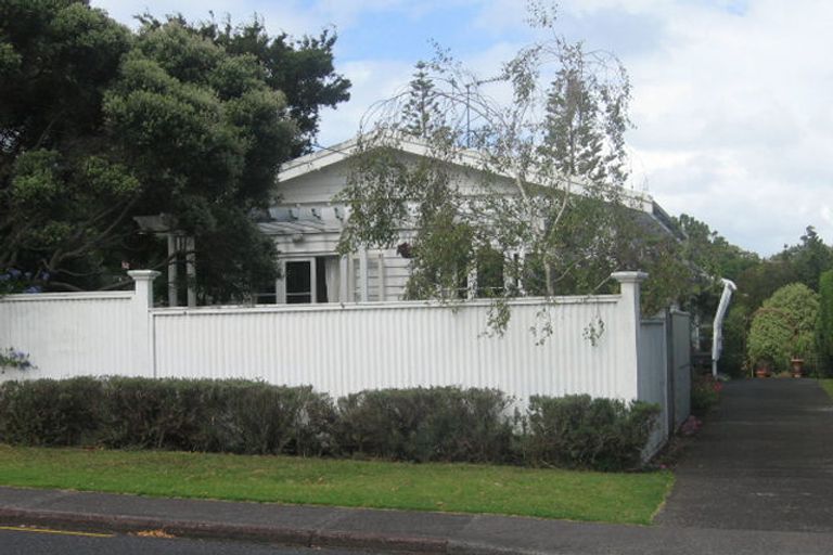 Photo of property in 1/58 Nile Road, Milford, Auckland, 0620