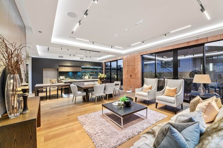 Photo of property in 24 Hooten Place, Oteha, Auckland, 0632