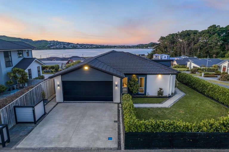 Photo of property in 2 Ihakara Arthur Lane, Aotea, Porirua, 5024