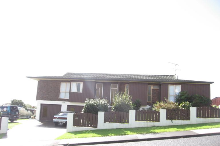 Photo of property in 25 Paisley Street, Mellons Bay, Auckland, 2014