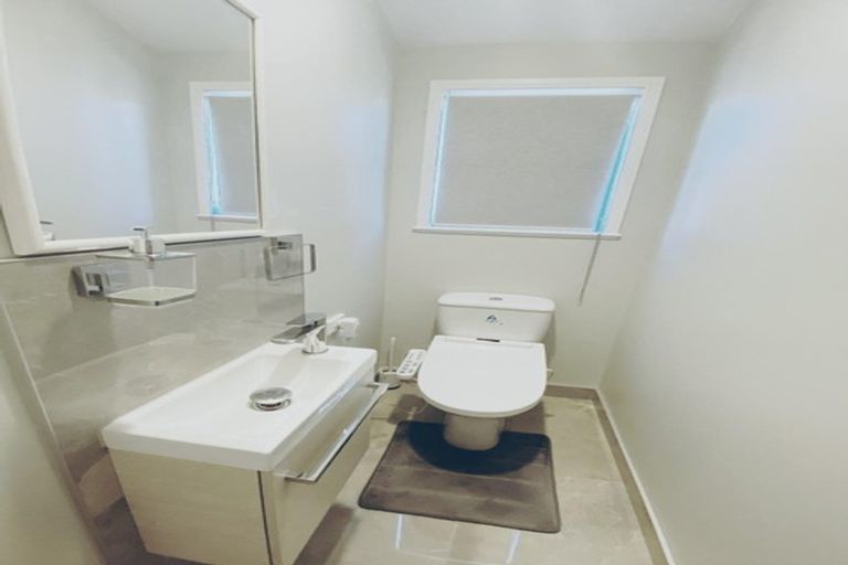 Photo of property in 16 Thomas Rea Place, Te Atatu South, Auckland, 0610