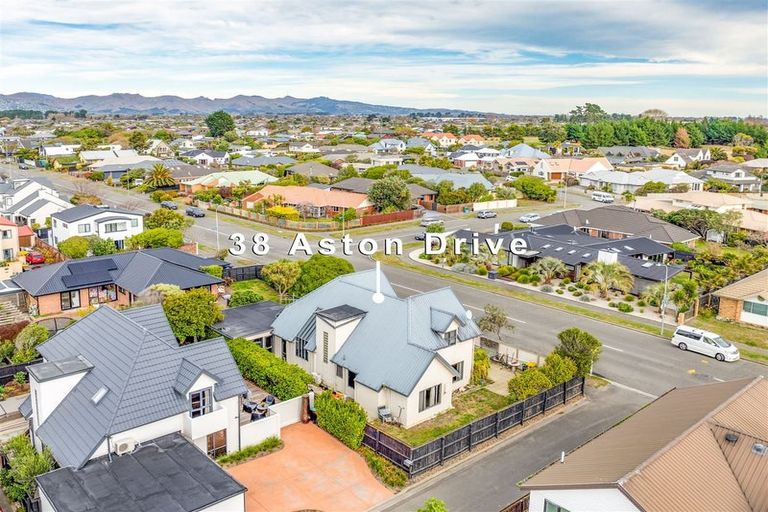 Photo of property in 38 Aston Drive, Waimairi Beach, Christchurch, 8083