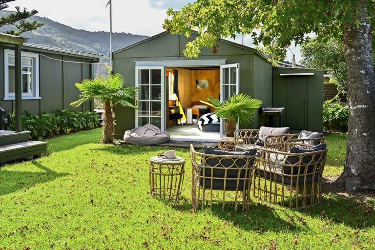 Photo of property in 8 Katrin Place, Mahia, 4198