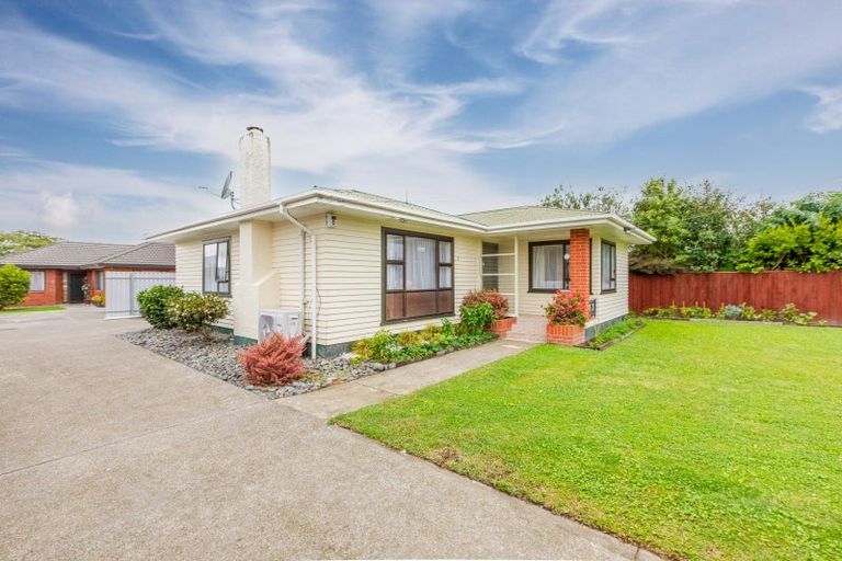 Photo of property in 2 Howard Road, Taradale, Napier, 4112