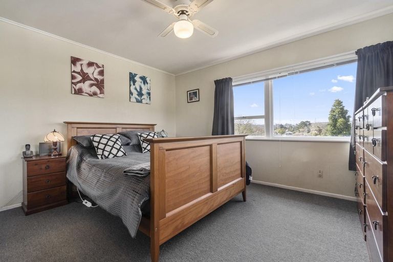 Photo of property in 19 Kashmir Road, Glen Eden, Auckland, 0602