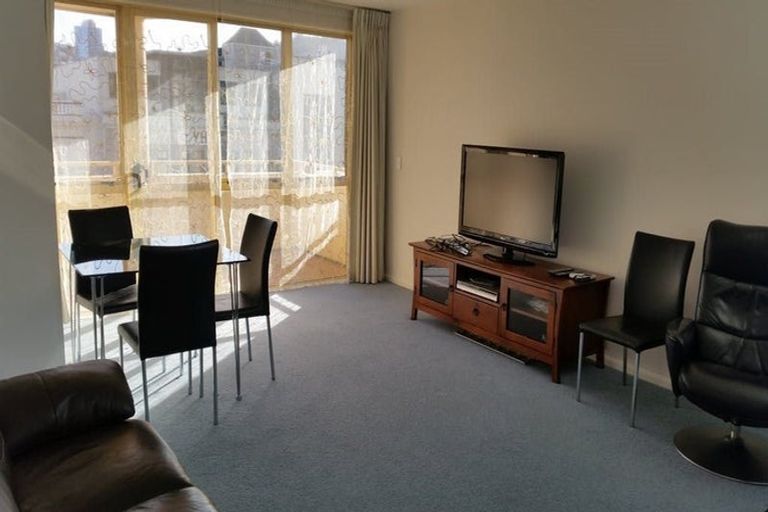 Photo of property in 5c/5 Kent Terrace, Mount Victoria, Wellington, 6011