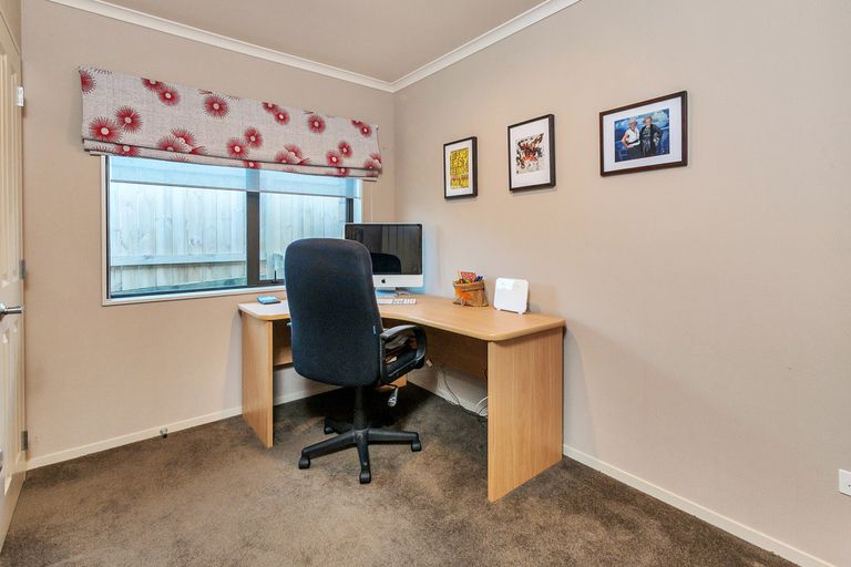 Photo of property in 1 Valley Road, Waiuku, 2123