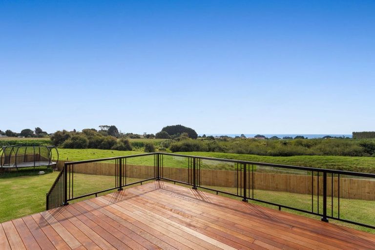 Photo of property in 24 Rawinia Place, Te Kaha, 3199