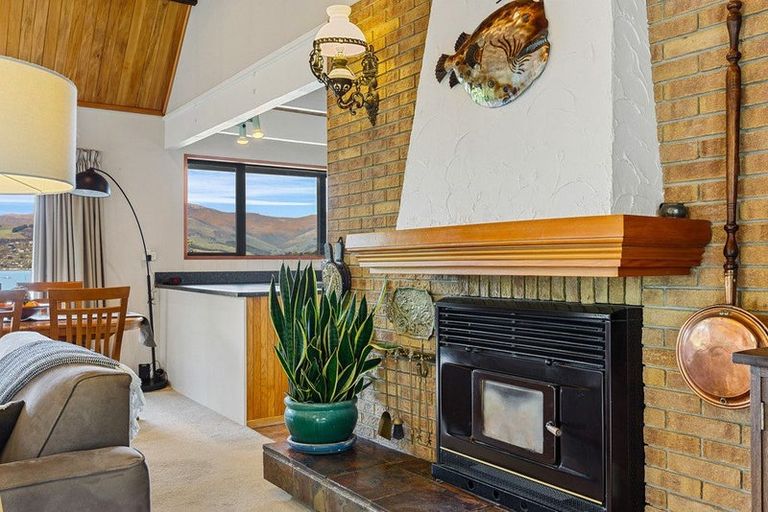 Photo of property in 24 Bayview Place, Cass Bay, Lyttelton, 8082