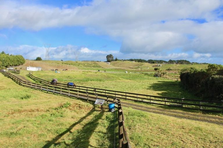 Photo of property in 175 Derham Road, Te Horo, Otaki, 5581