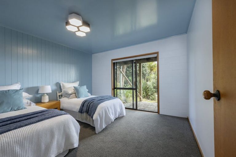 Photo of property in 109 Seaview Road, Piha, 0772