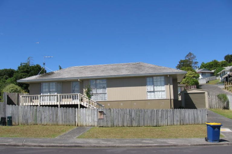 Photo of property in 4 Exeter Place, Unsworth Heights, Auckland, 0632