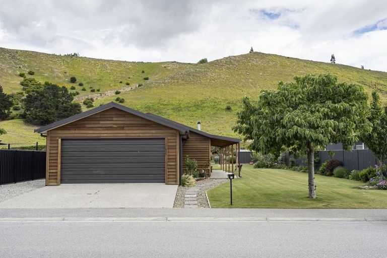 Photo of property in 32 Perriam Place, Mount Pisa, Cromwell, 9383