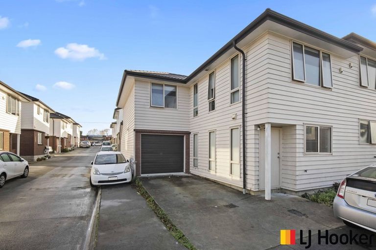 Photo of property in 13 Akeake Lane, Manurewa, Auckland, 2102