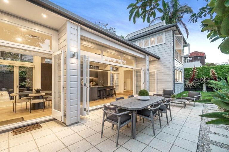 Photo of property in 21 St Aubyn Street, Devonport, Auckland, 0624