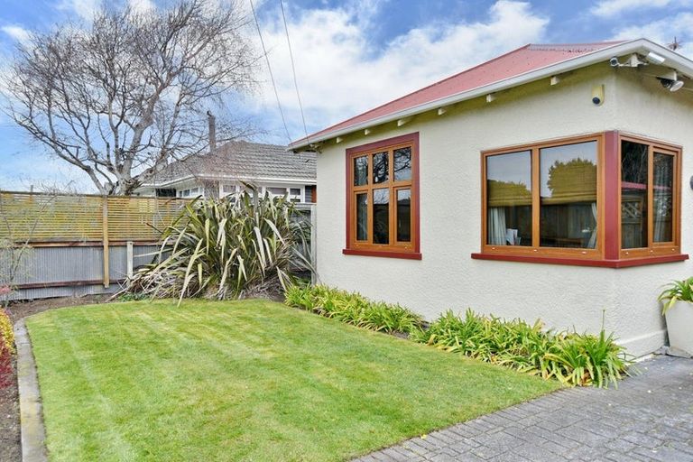 Photo of property in 16 Estuary Road, New Brighton, Christchurch, 8061