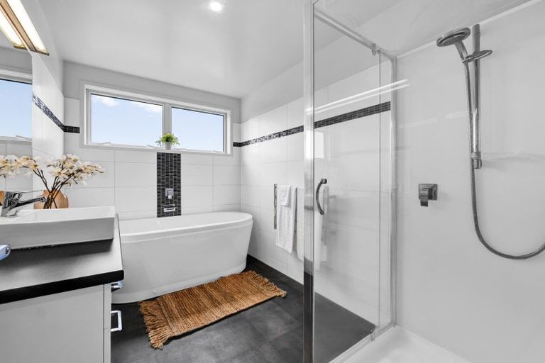 Photo of property in 14 Shearer Drive, Oakura, 4314