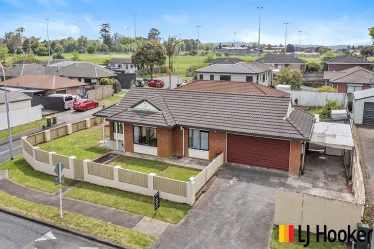 Photo of property in 1/1 Senecio Place, Weymouth, Auckland, 2103