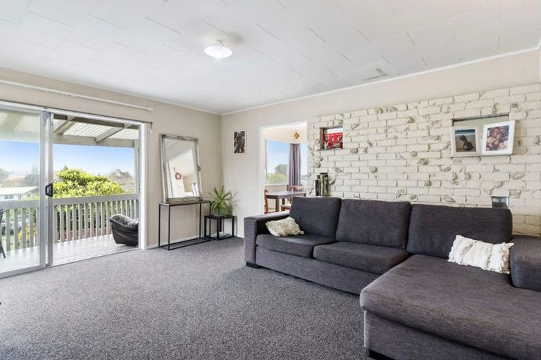 Photo of property in 1/14 Waari Avenue, Sunnyvale, Auckland, 0612