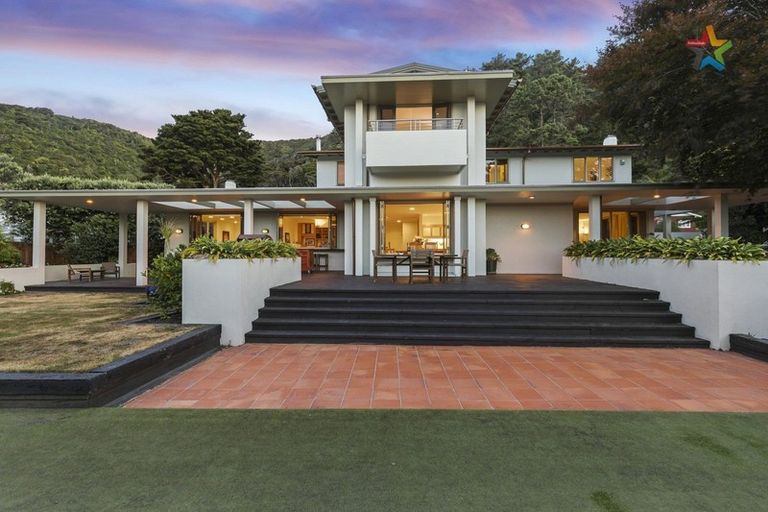 Photo of property in 437 Muritai Road, Eastbourne, Lower Hutt, 5013