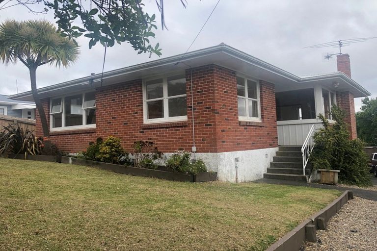 Photo of property in 10 Gilliam Street, New Lynn, Auckland, 0600