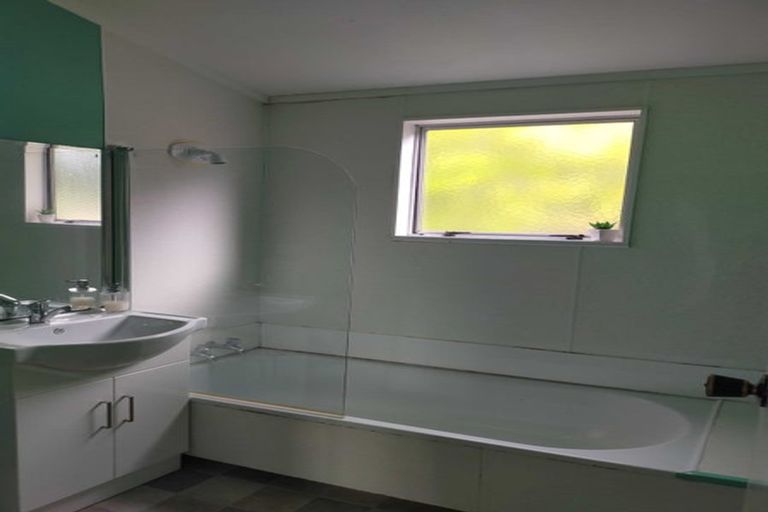 Photo of property in 264p Grounsell Crescent, Belmont, Lower Hutt, 5010