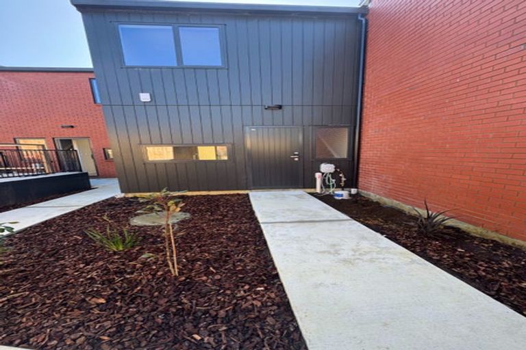 Photo of property in 11e Pipitea Place, Massey, Auckland, 0614