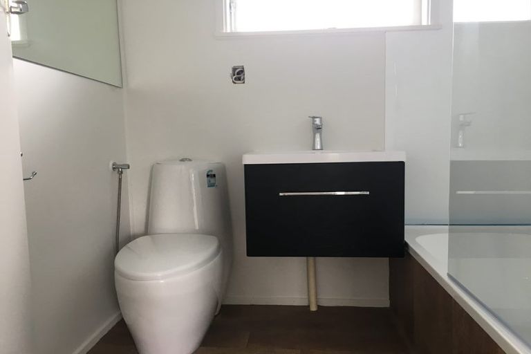 Photo of property in 1/16 Kapiti Place, Sunnynook, Auckland, 0620