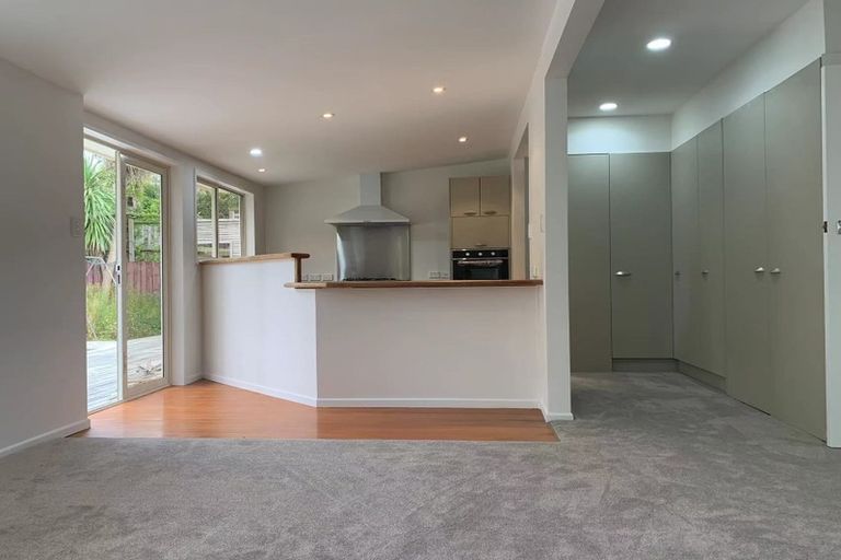 Photo of property in 25 Selwyn Crescent, Forrest Hill, Auckland, 0620