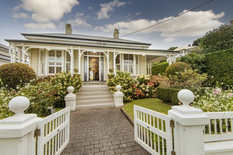 Photo of property in 15 Jubilee Avenue, Devonport, Auckland, 0624
