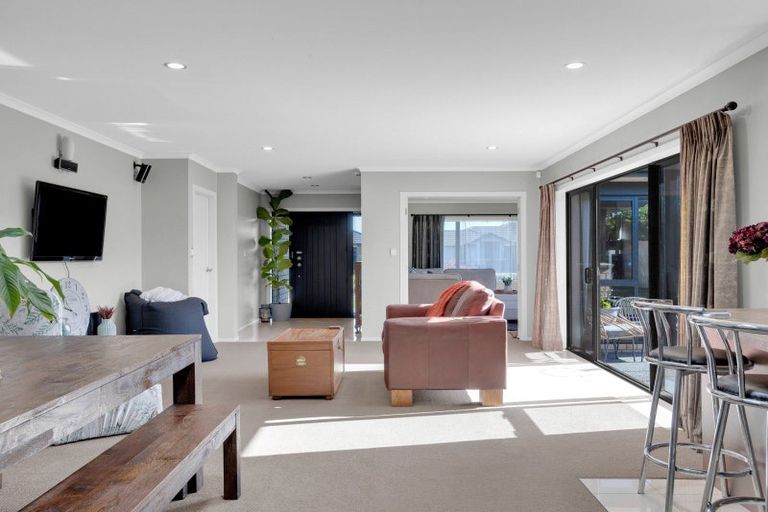 Photo of property in 7 Whitney Place, Rototuna North, Hamilton, 3210