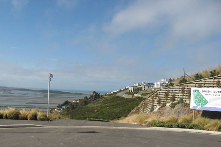 Photo of property in 17 Omeo Crescent, Redcliffs, Christchurch, 8081