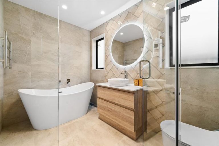 Photo of property in 12 Emerald Avenue, Rosehill, Papakura, 2113