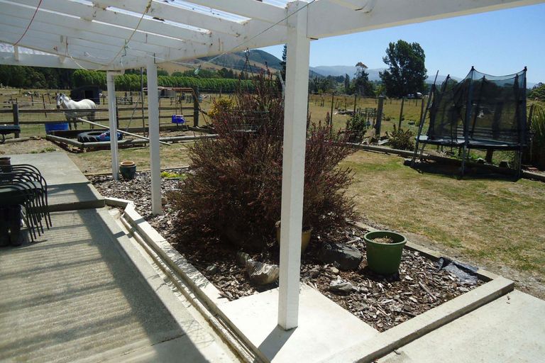 Photo of property in 76 Hakataramea Highway, Waimate, 7977