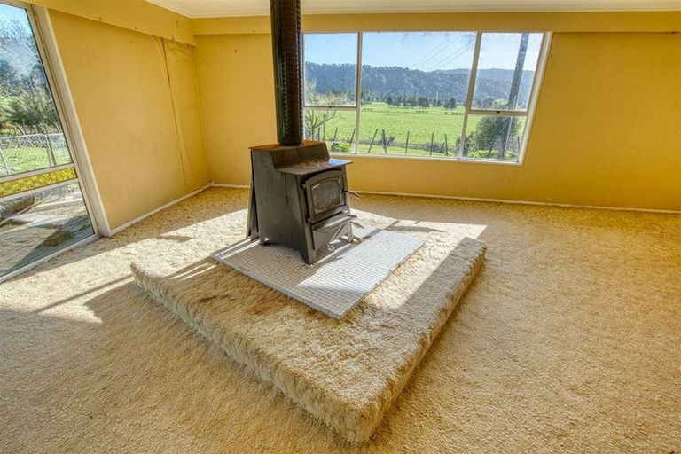 Photo of property in 317 Poerua Valley Road, Harihari, 7884