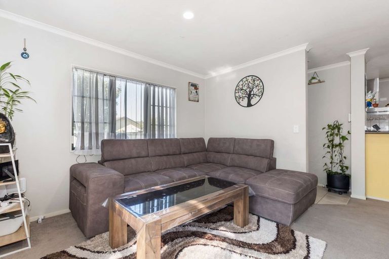 Photo of property in 17 Ashmere Lane, Weymouth, Auckland, 2103