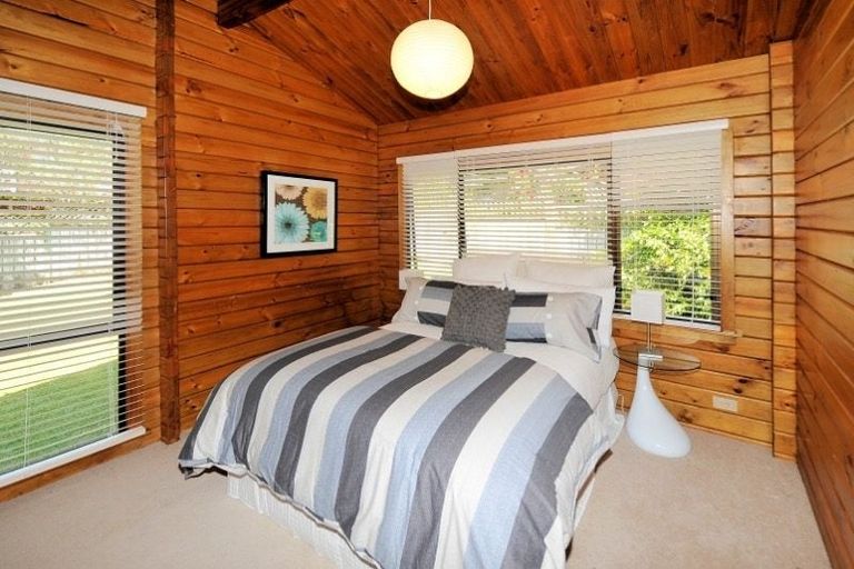 Photo of property in 21 Unsworth Drive, Unsworth Heights, Auckland, 0632