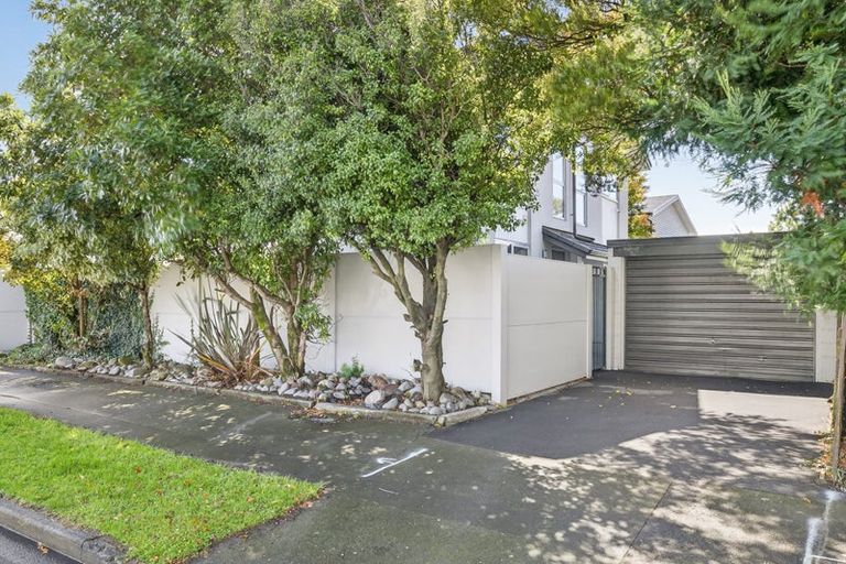 Photo of property in 217 Edgeware Road, Edgeware, Christchurch, 8013