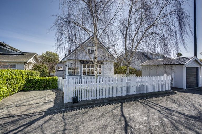 Photo of property in 53 Napier Terrace, Hospital Hill, Napier, 4110