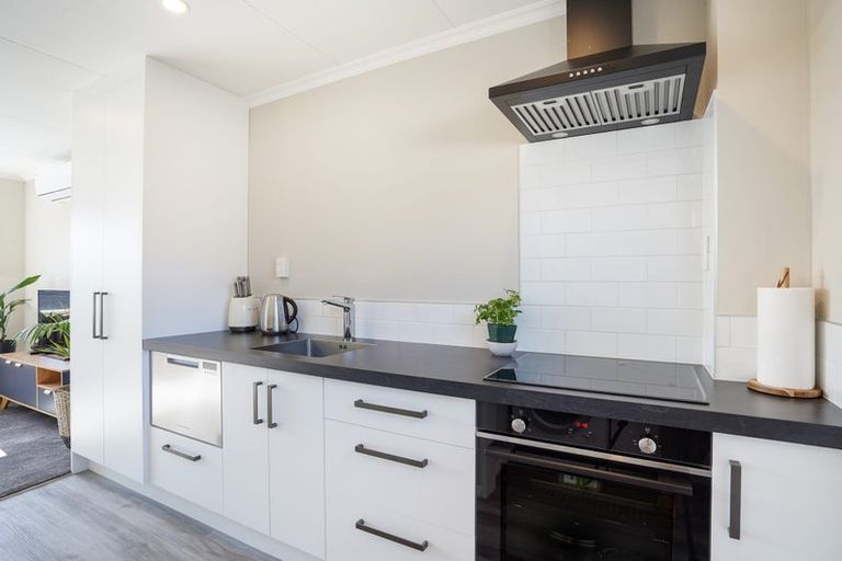 Photo of property in 12c Colombo Street, Hokowhitu, Palmerston North, 4410