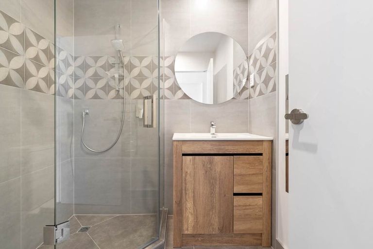 Photo of property in 5e Poto Street, Te Atatu South, Auckland, 0610