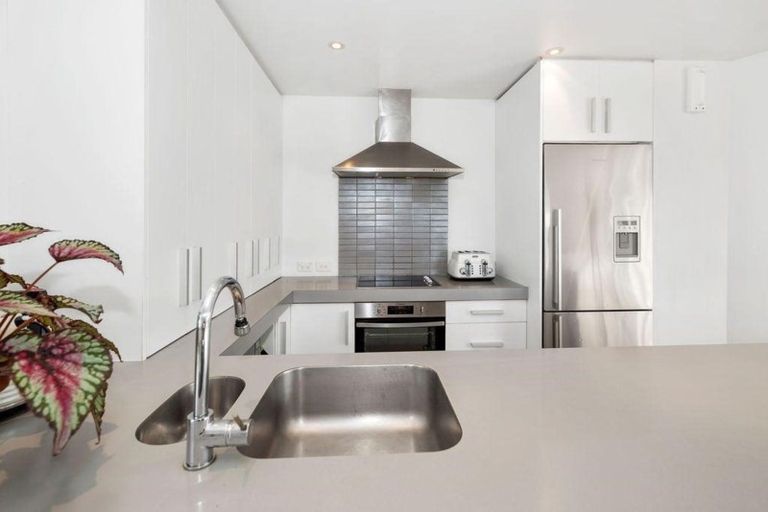 Photo of property in 96 Victory Road, Laingholm, Auckland, 0604