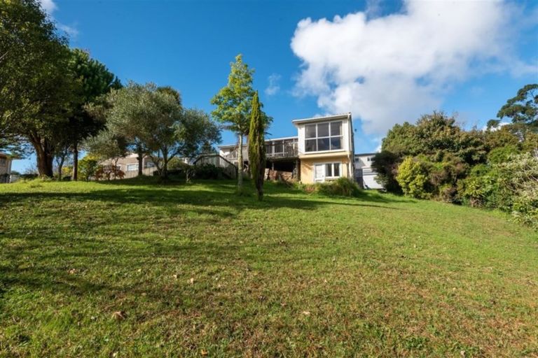 Photo of property in 35 Sunnyside Road, Sunnyvale, Auckland, 0612
