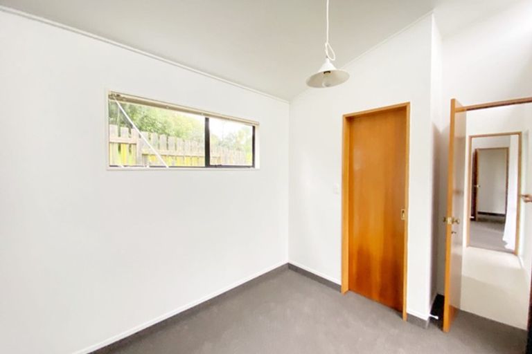 Photo of property in 16 Opanuku Road, Henderson Valley, Auckland, 0612