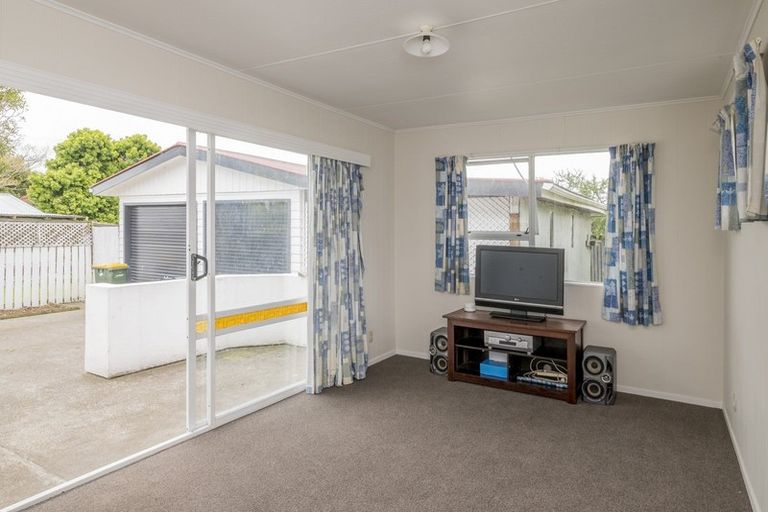 Photo of property in 19 Stirling Street, Levin, 5510