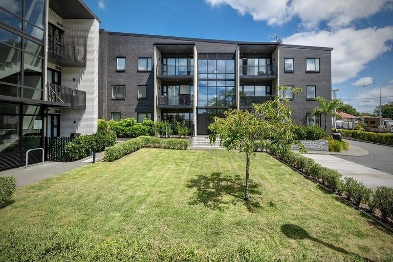 Photo of property in 109/165 Lake Road, Northcote, Auckland, 0627